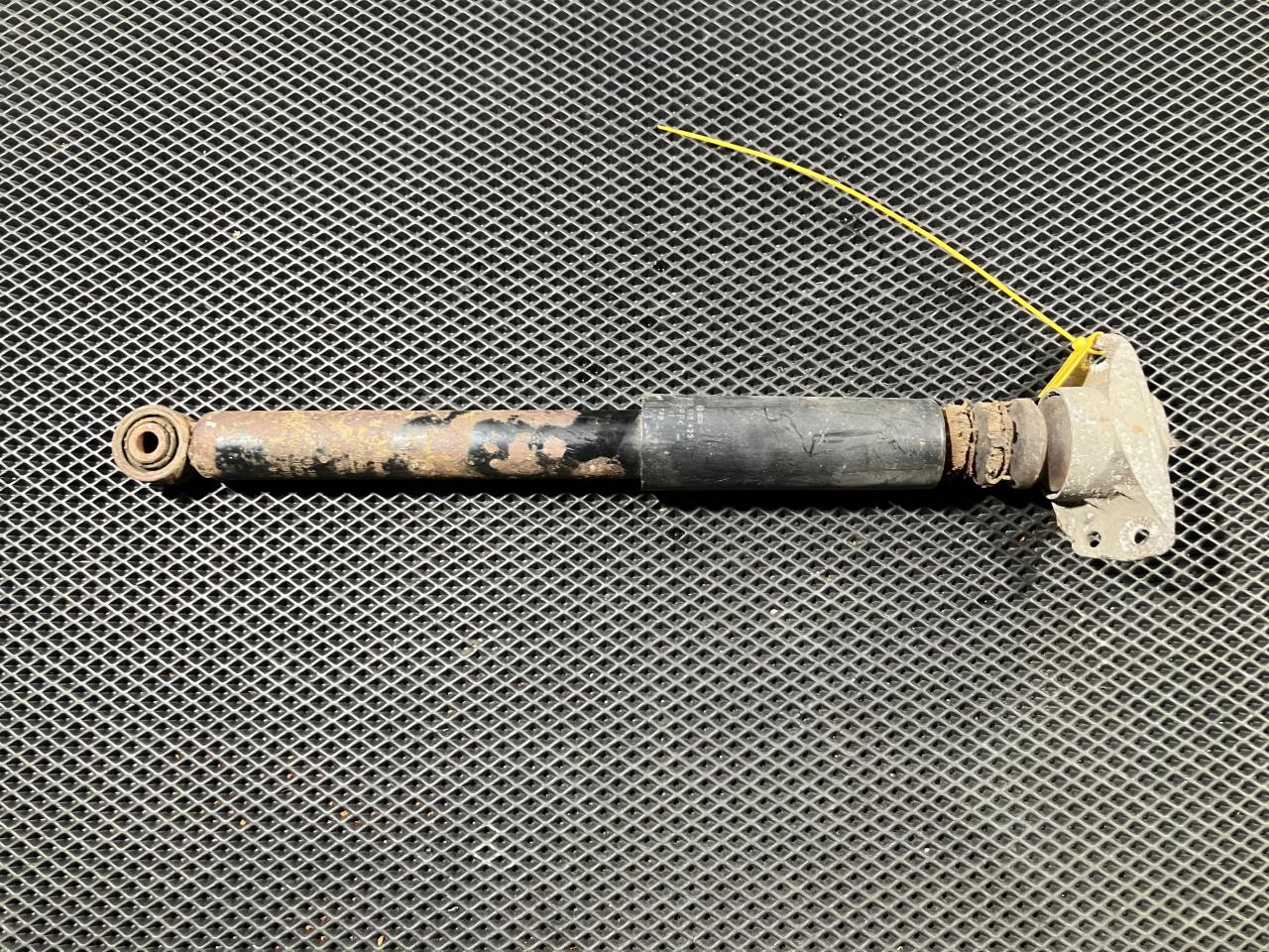 амортизатор задний Volkswagen Passat B6 2008, 2.0 л., бензин, АКПП, седан, 3C0513049BQ - фото №1