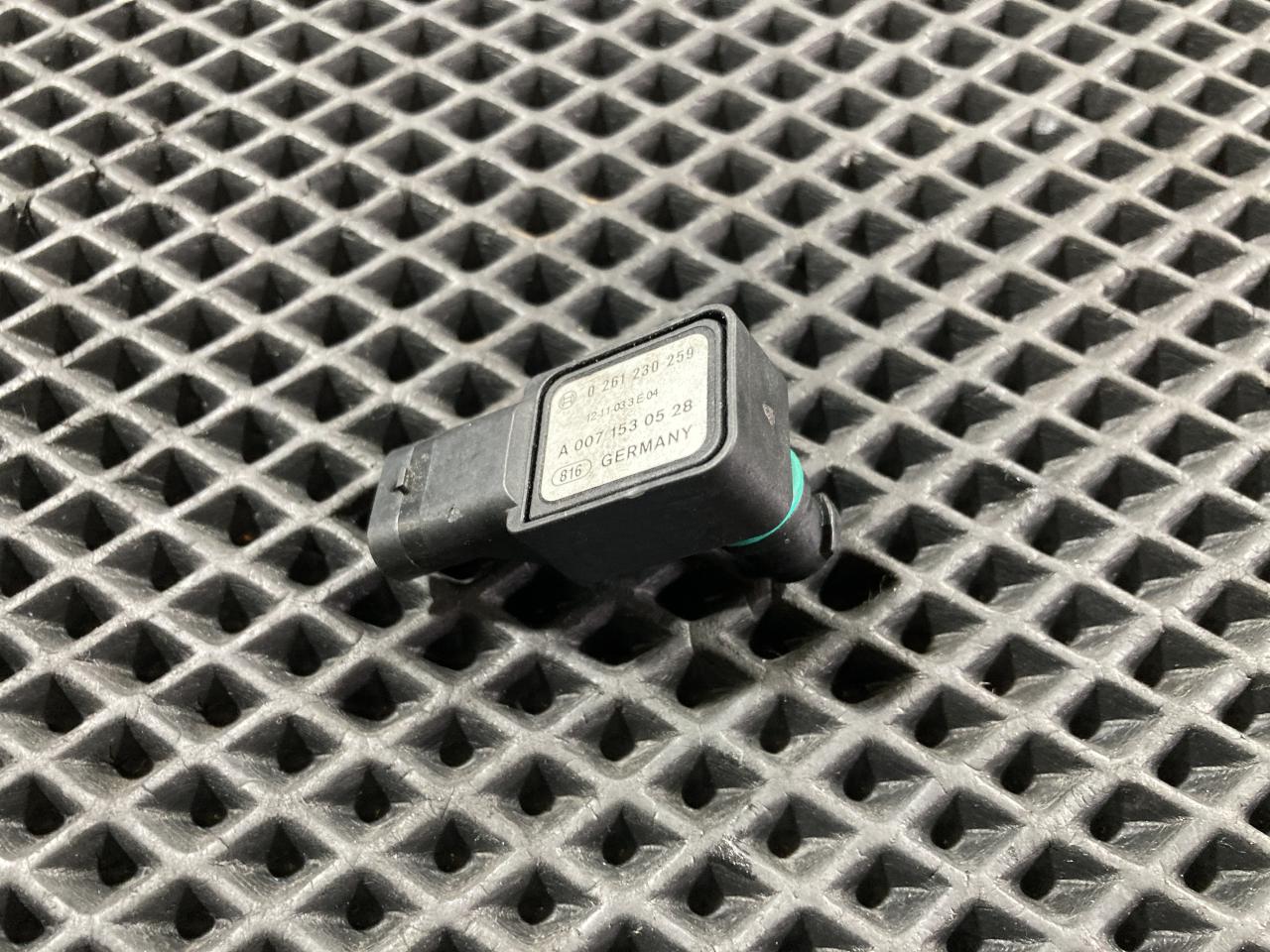 датчик (прочие) Mercedes-Benz S-Класс W222/C217/A217 2013, 4.6 л., бензин, АКПП, седан, A0071530528, 0261230259 - фото №1
