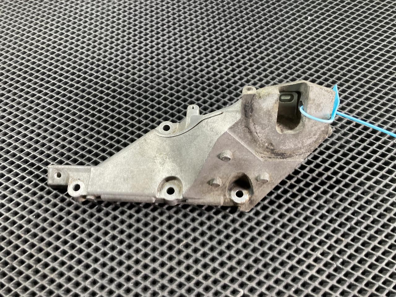 кронштейн двигателя Mercedes-Benz M-Класс W166 2014, 4.7 л., M 278.928, бензин, внедорожник 5 дв., A2782236704 - фото №1