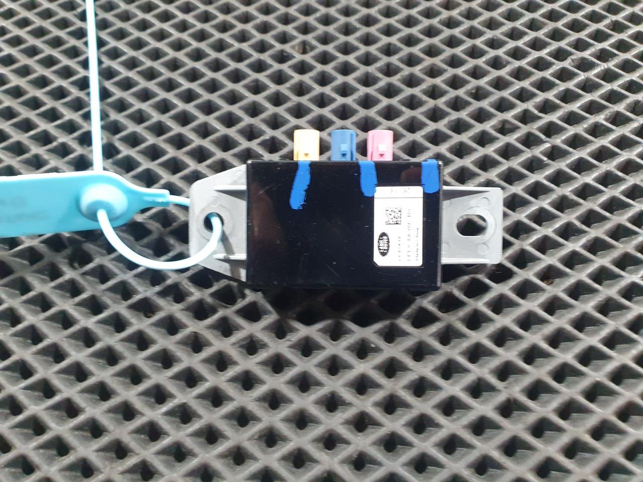 усилитель антенны Land Rover Range Rover Sport 2 поколение 2016, 3.0 л., 306PS, бензин, АКПП, внедорожник 5 дв., DPLA19C097BA, C2D33465, C2D36002 - фото №1