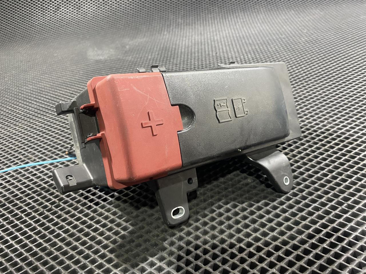 блок предохранителей Jaguar F-Pace 1 поколение X761 2016, 2.0 л., бензин, АКПП, внедорожник 5 дв., GX7314A076AA, GX7314A076BA - фото №1