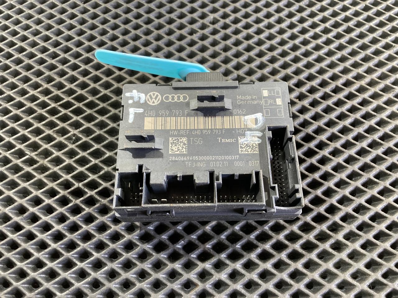 модуль управления двери Audi A8 D4/4H 2011, 4.2 л., CDRA, бензин, АКПП, седан, 4H0959793F - фото №1
