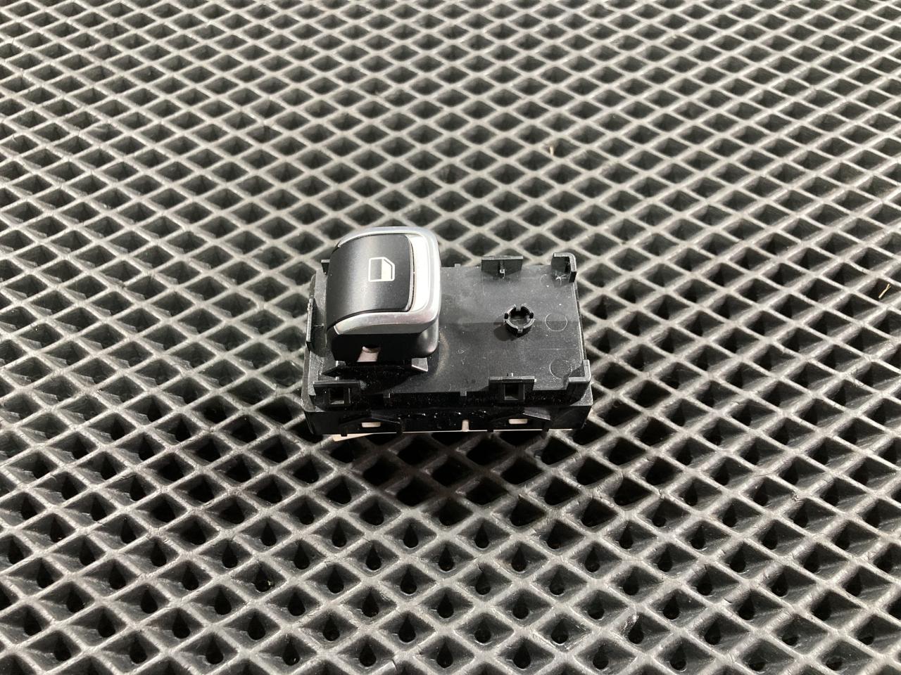 кнопка стеклоподъемника двери задней Kia K5 3 поколение 2020, 1.6 л., G4FP, бензин, АКПП, 93581L2100 - фото №1