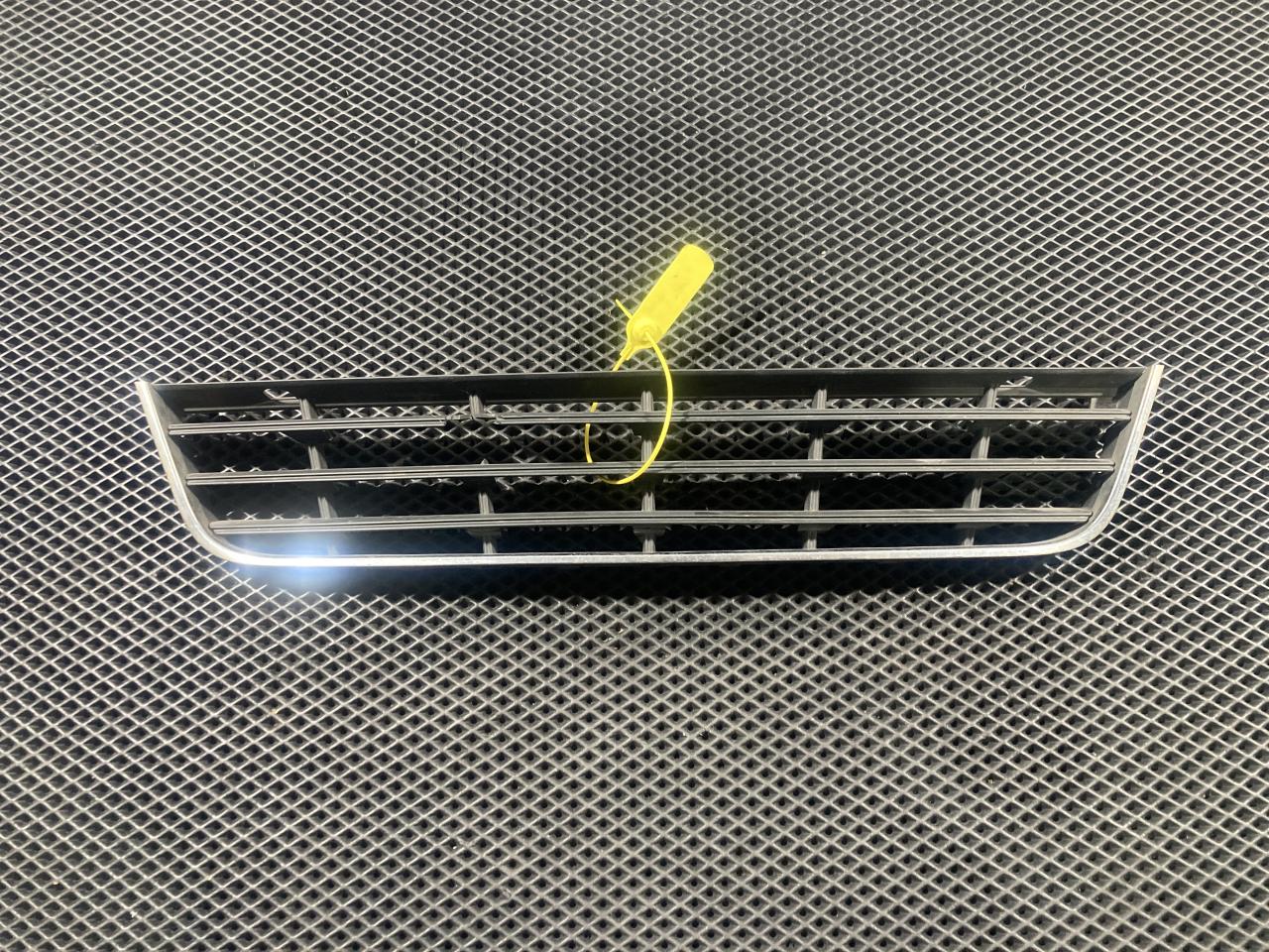 заглушка (решетка) в бампер Volkswagen Passat B6 2009, 3C0853677 - фото №1