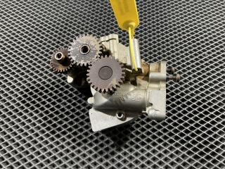 насос масляный Audi A8 D4/4H 2012, 4.2 л., CDRA, бензин, АКПП, седан, 079115103AL, 057115105