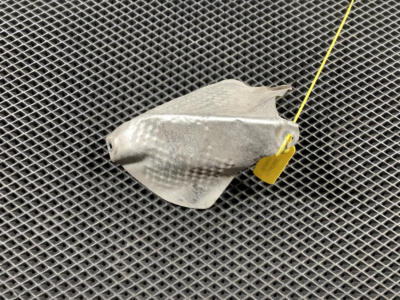 тепловой экран глушителя Porsche Macan 1 поколение 2018, 3.6 л., бензин, АКПП, внедорожник 5 дв., 95B399300 - фото №1