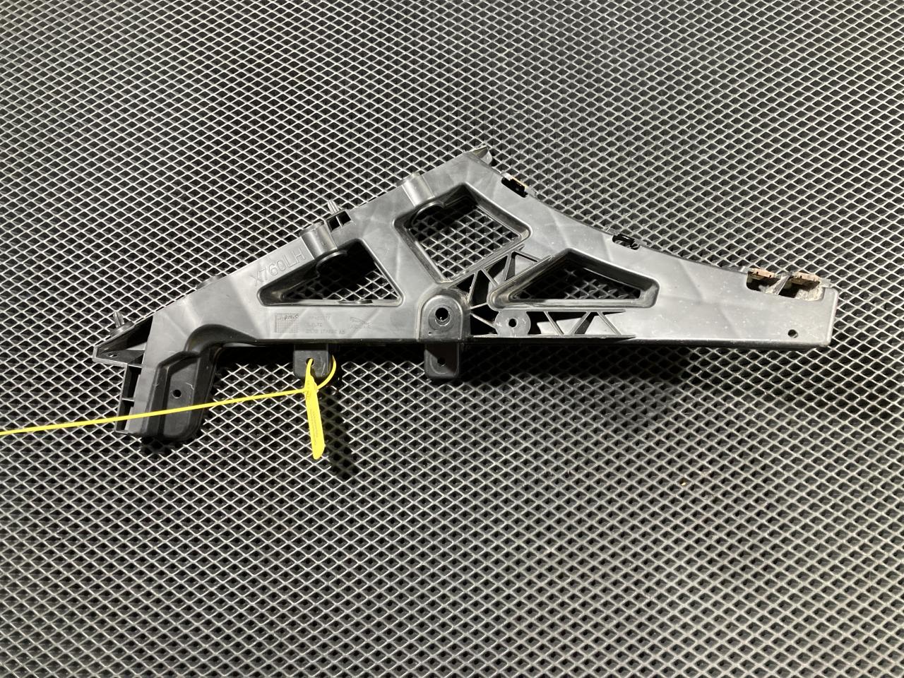 Крепление бампера заднего Jaguar XE 1 поколение 2016, 2.0 л., бензин, АКПП, седан, GX7317A882AB, T4N13779, T4N3041 - фото №1