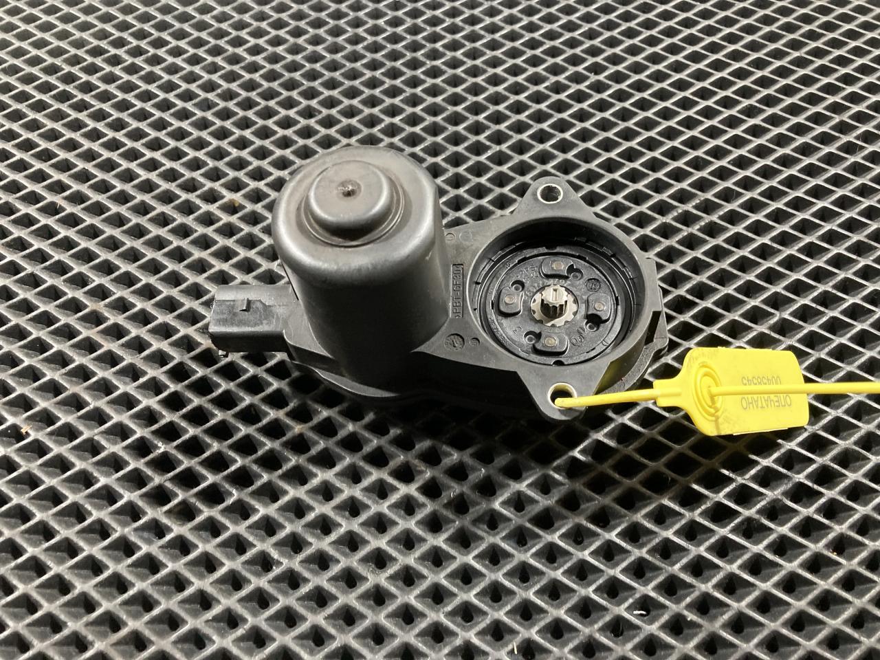 электроручник Jaguar F-Type 1 поколение 2017, 3.0 л., бензин, АКПП, купе, EX532K327AE, C2D30780 - фото №1