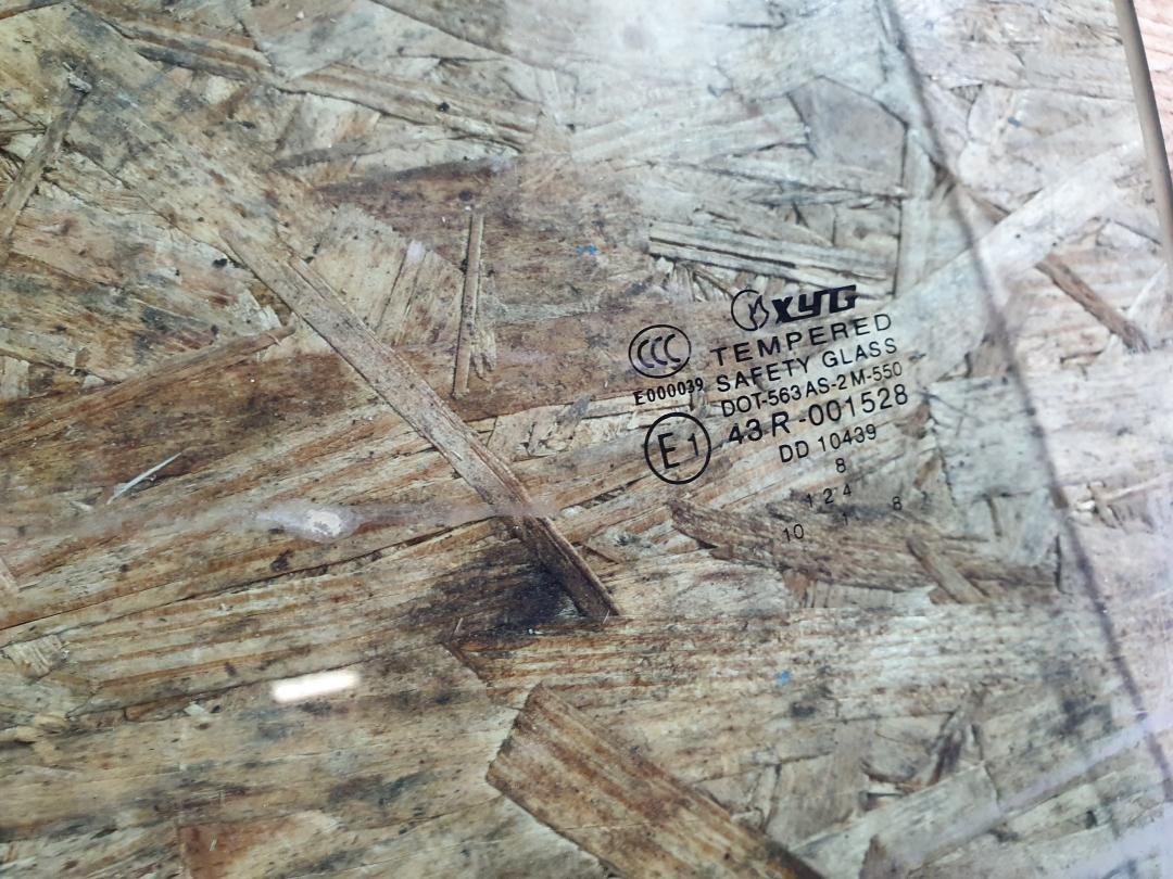 стекло кузовное боковое левое Chrysler Pacifica 1 поколение 2003, DW01526LGNR5RD, DW01526LGNR5RV - фото №1