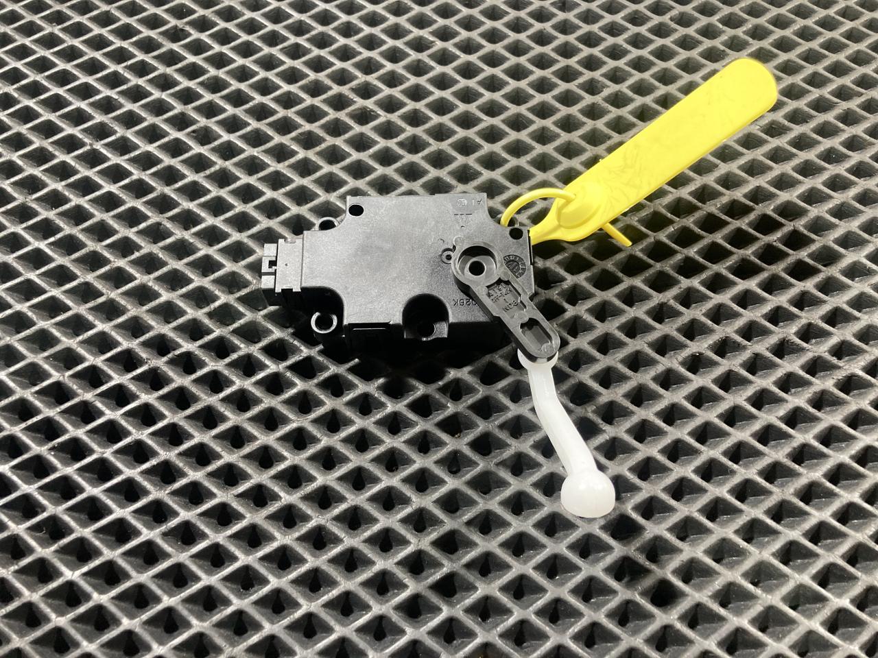 моторчик заслонки печки Audi A4 B9 2019, 2.0 л., бензин, АКПП, седан, CZ113940-0051, ZBAT0085D01 - фото №1