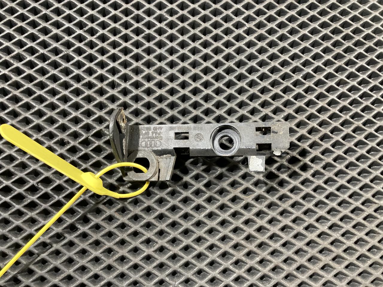 Кронштейн крепления порога Audi A8 D4/4H 2012, 4.2 л., CDRA, бензин, АКПП, седан, 4H0853914C - фото №1