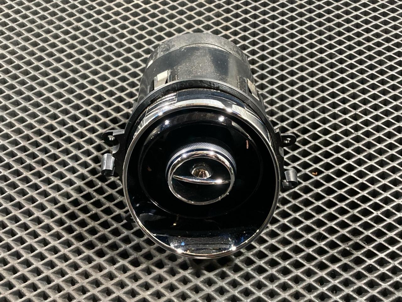 дефлектор обдува салона Jaguar XJ 4 поколение 2015, 5.0 л., 508PN, бензин, АКПП, седан, C2D19166, AW9319C696AE, C2D14707, C2D18225, C2D18226, C2D18228, C2D19167, C2D1960 - фото №1