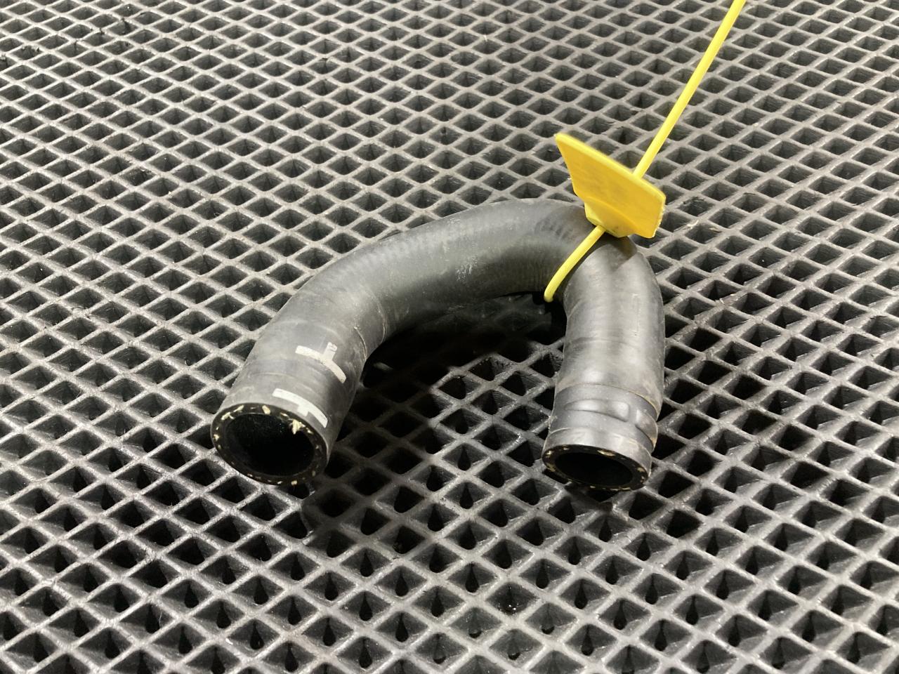 патрубок (трубопровод, шланг) Porsche Macan 1 поколение 2016, 3.0 л., бензин, АКПП, внедорожник 5 дв., 95B819350A - фото №1