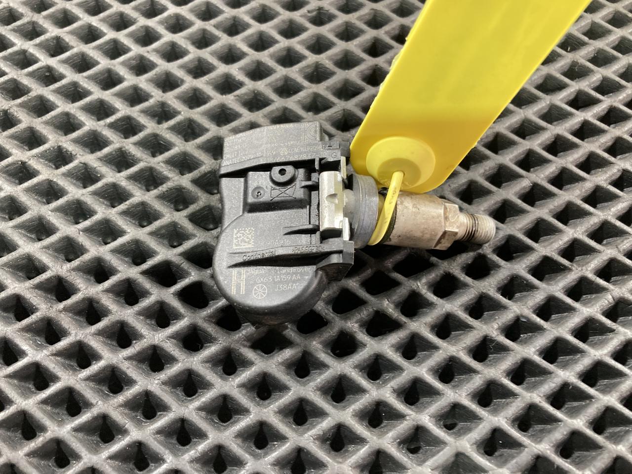 датчик давления в шине Jaguar E-Pace 1 поколение 2019, 2.0 л., бензин, АКПП, внедорожник 5 дв., FW931A159AB, GX631A159AA, C2D47173, LR070840, LR031712, LR058023, LR066378 - фото №1