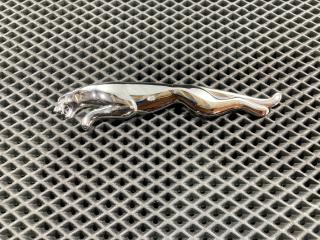 эмблема Jaguar XJ 4 поколение [рестайлинг] 2016, 5.0 л., 508PS, бензин, АКПП, седан, EW93404D52AB, EW93404D52BB, C2D45699