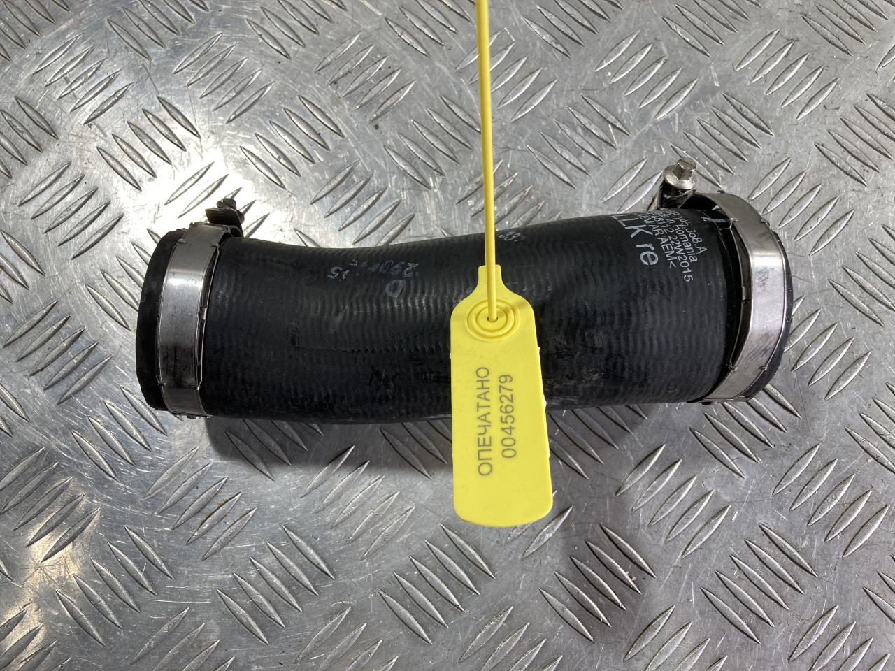 патрубок интеркулера Porsche Macan 1 поколение 2015, 3.0 л., бензин, АКПП, внедорожник 5 дв., 95B145368A - фото №1