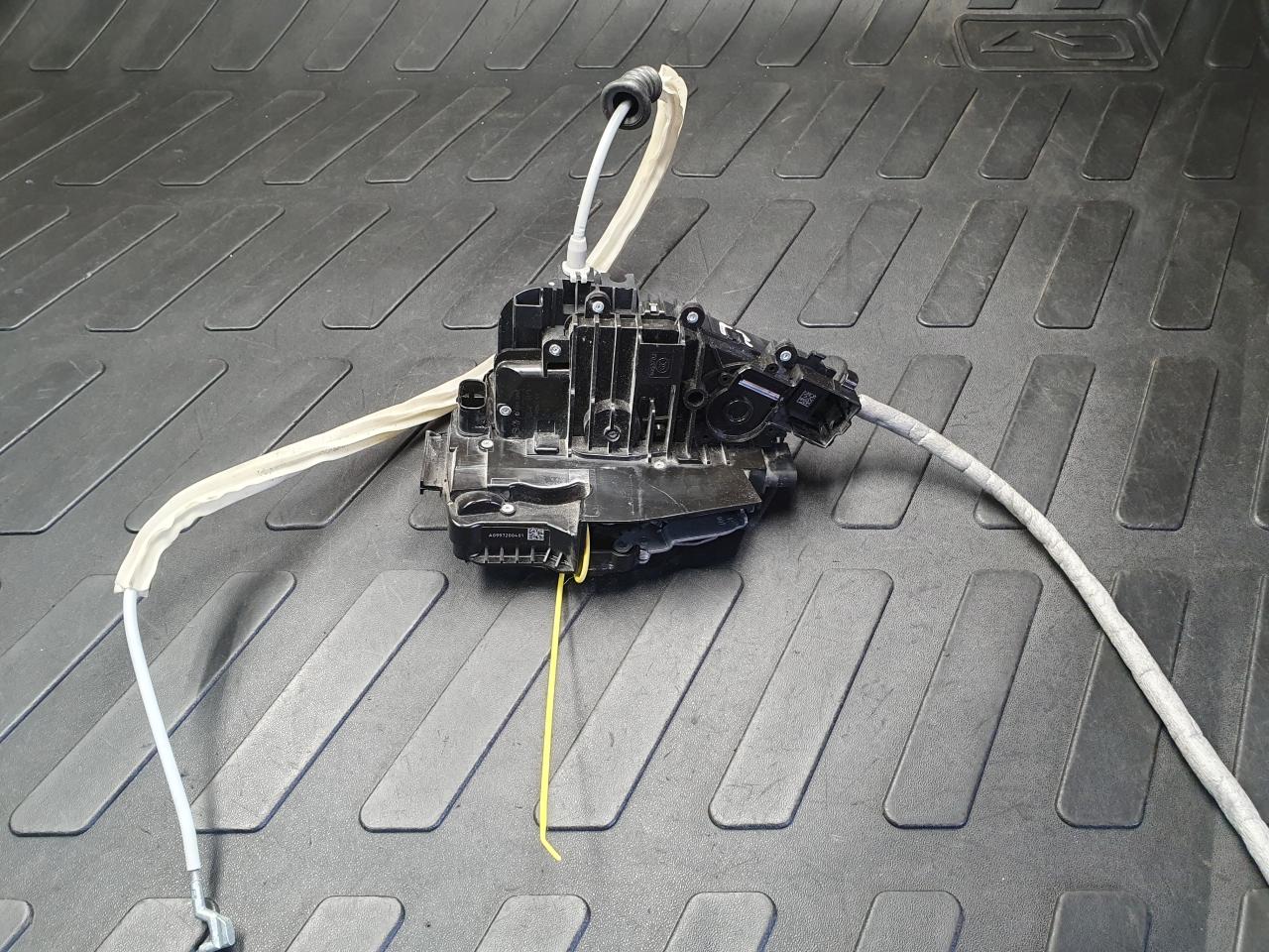 замок двери передней правой Mercedes-Benz GLS-Класс X167 2021, 4.0 л., бензин, АКПП, внедорожник 5 дв., A0997200401 - фото №1