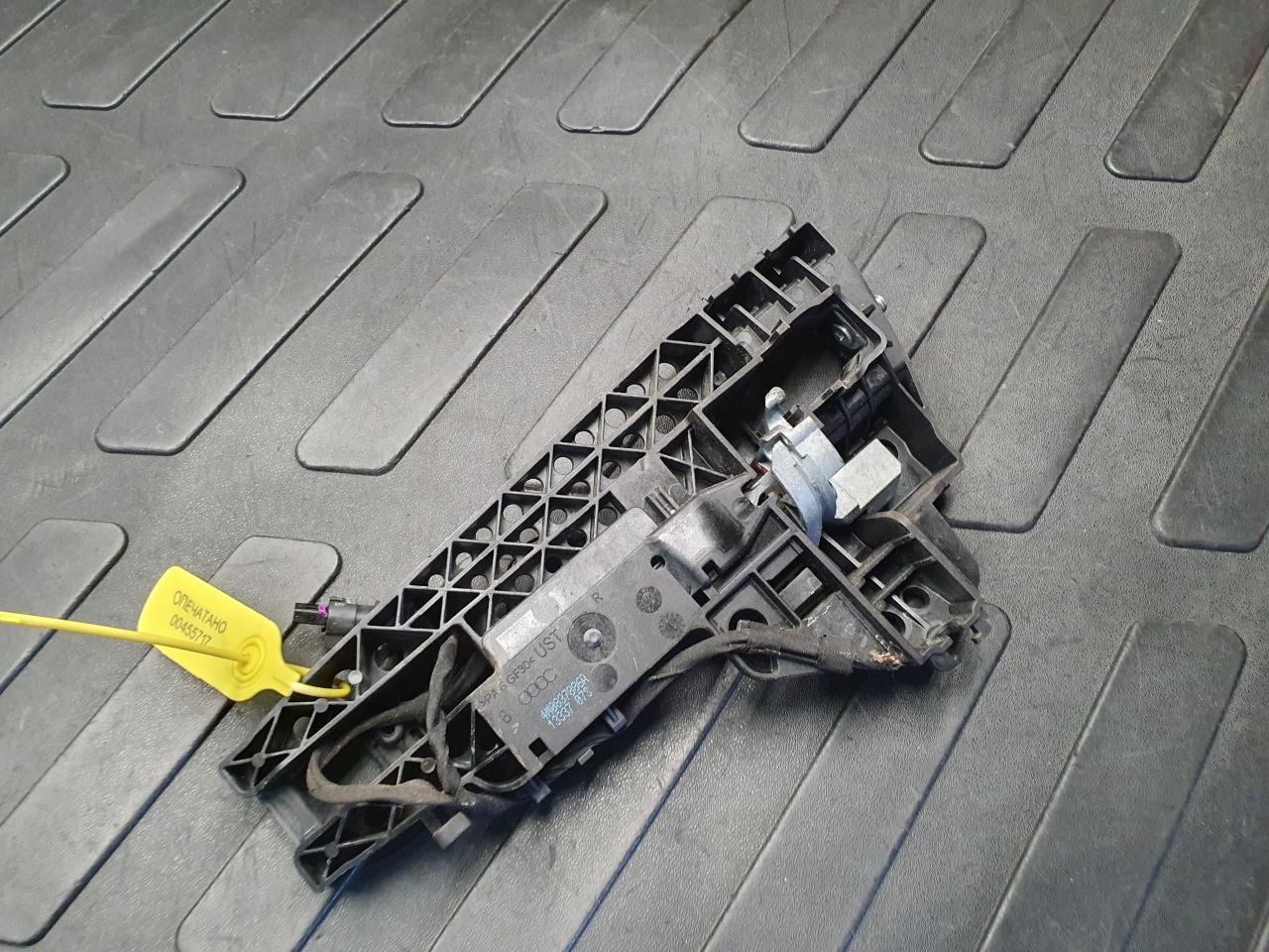 скелет ручки двери передней правой Audi Q7 4M 2018, 3.0 л., CREC, бензин, АКПП, внедорожник 5 дв., 4M0837886A - фото №1