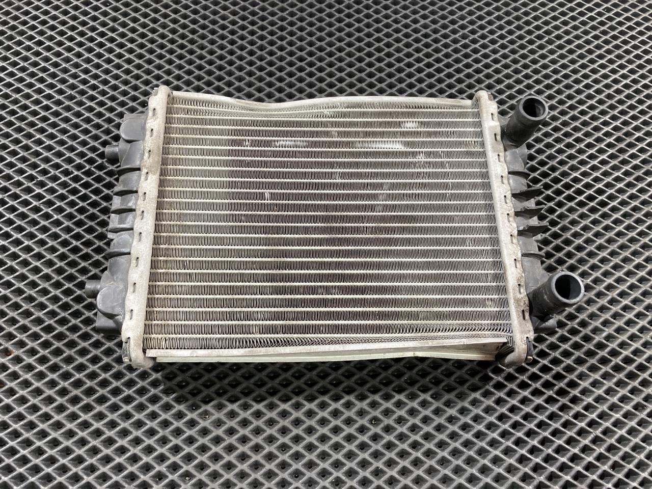 радиатор дополнительный системы охлаждения Audi A8 D4/4H 2012, 4.0 л., CEUA, бензин, АКПП, седан, 8K0121212B - фото №1