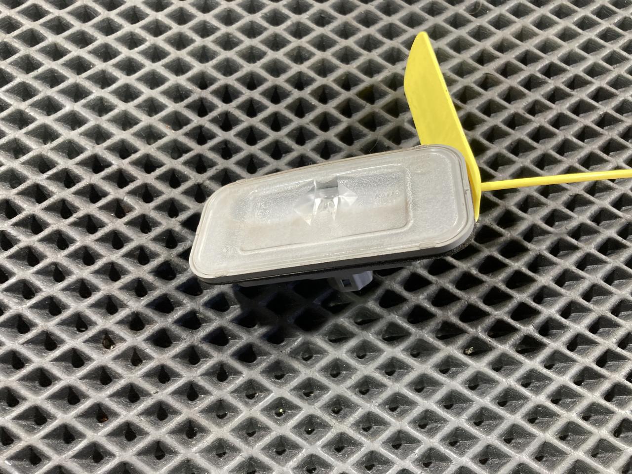 подсветка номера Lexus GS 4 поколение 2015, 2.0 л., бензин, АКПП, седан, 8127053030 - фото №1