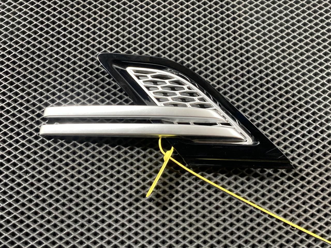 молдинг крыла Land Rover Range Rover Sport 2 поколение L494 2017, 3.0 л., 30DDTX, дизель, АКПП, внедорожник 5 дв., DK62280B11AC, LR106240, LR060315, DK62280B11BC, DK62280B11CC - фото №1