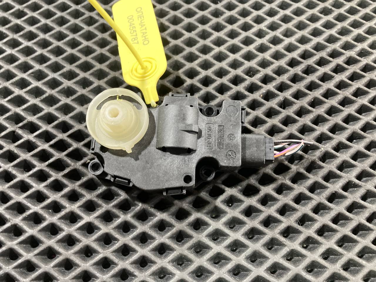 моторчик заслонки печки Jaguar XE 1 поколение 2016, 3.0 л., AJ 126, бензин, АКПП, седан, EFB499, 09752Z06 - фото №1