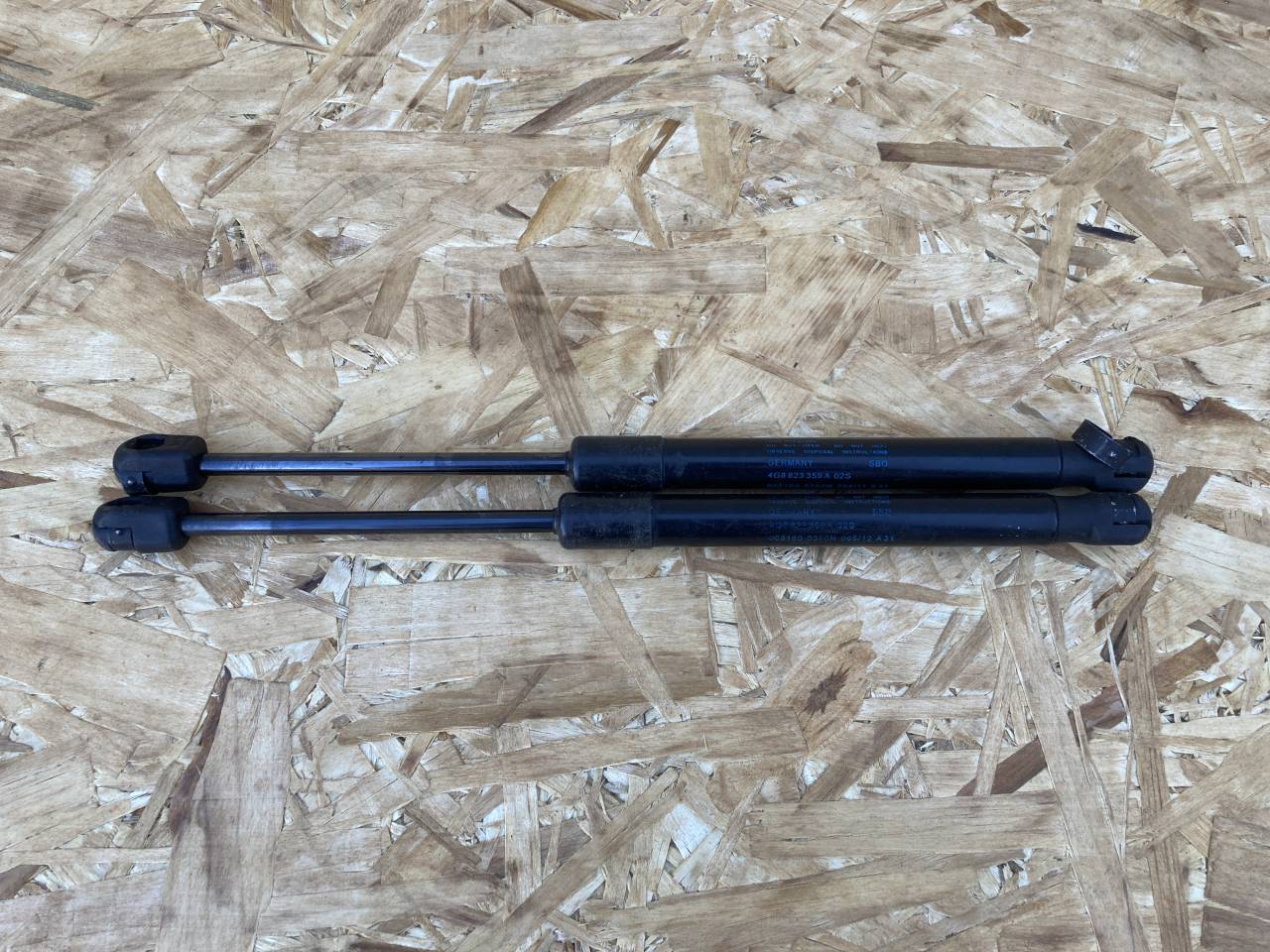 амортизатор капота Audi A7 4G 2011, 3.0 л., CGWB, бензин, АКПП, хетчбэк 5 дв., 4G8823359A, 4G8823359A02S - фото №1