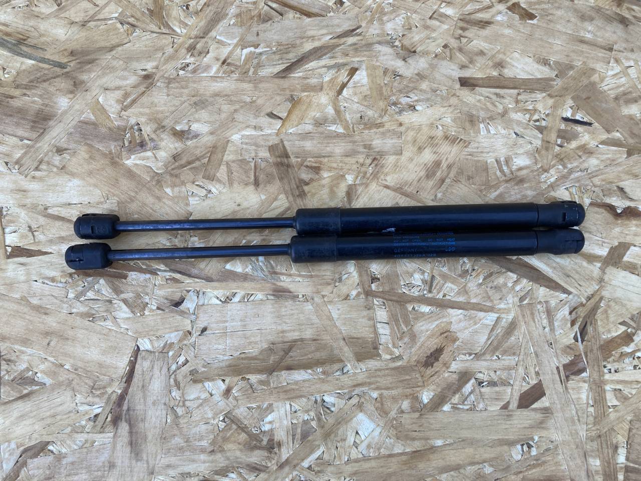 амортизатор капота Audi A7 4G 2012, 3.0 л., CGWB, бензин, АКПП, хетчбэк 5 дв., 4G8823359A, 4G8823359A02S - фото №1