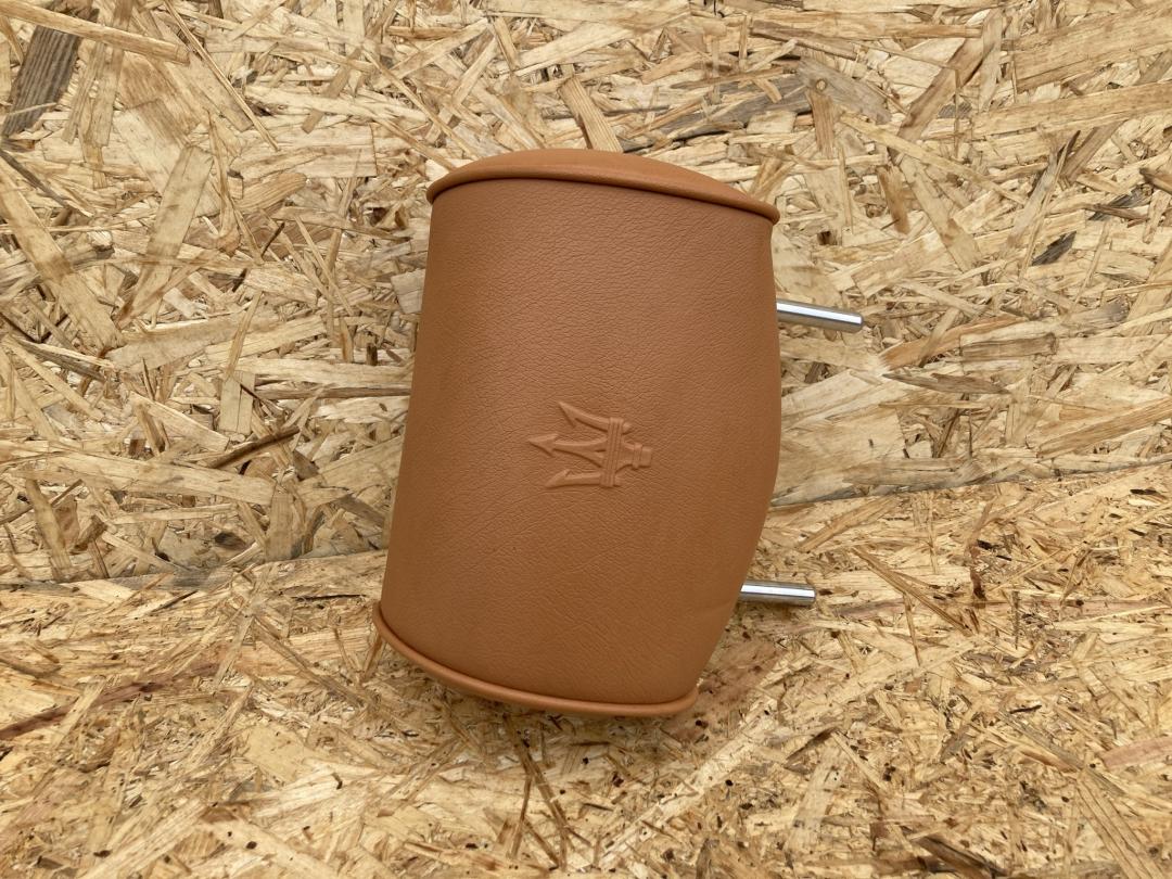 подголовник Maserati Quattroporte 5 поколение 2005, 4.2 л., бензин, АКПП, черный, седан - фото №1