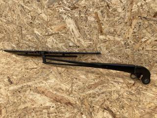 щеткодержатель (поводок стеклоочистителя, дворник) Maserati Quattroporte 5 поколение 2005, 4.2 л., бензин, АКПП, черный, седан, 81204300