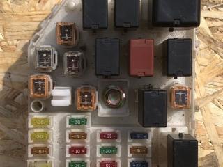 блок предохранителей Toyota RAV4 2 поколение (XA20) [рестайлинг] 2004, 2.0 л., бензин, 82721-42020