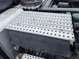 крышка аккумулятора MAN TGX 1 поколение 2011, 10.5 л., D 2066 LF 40, дизель, МКПП, 81418600144, 81978122443