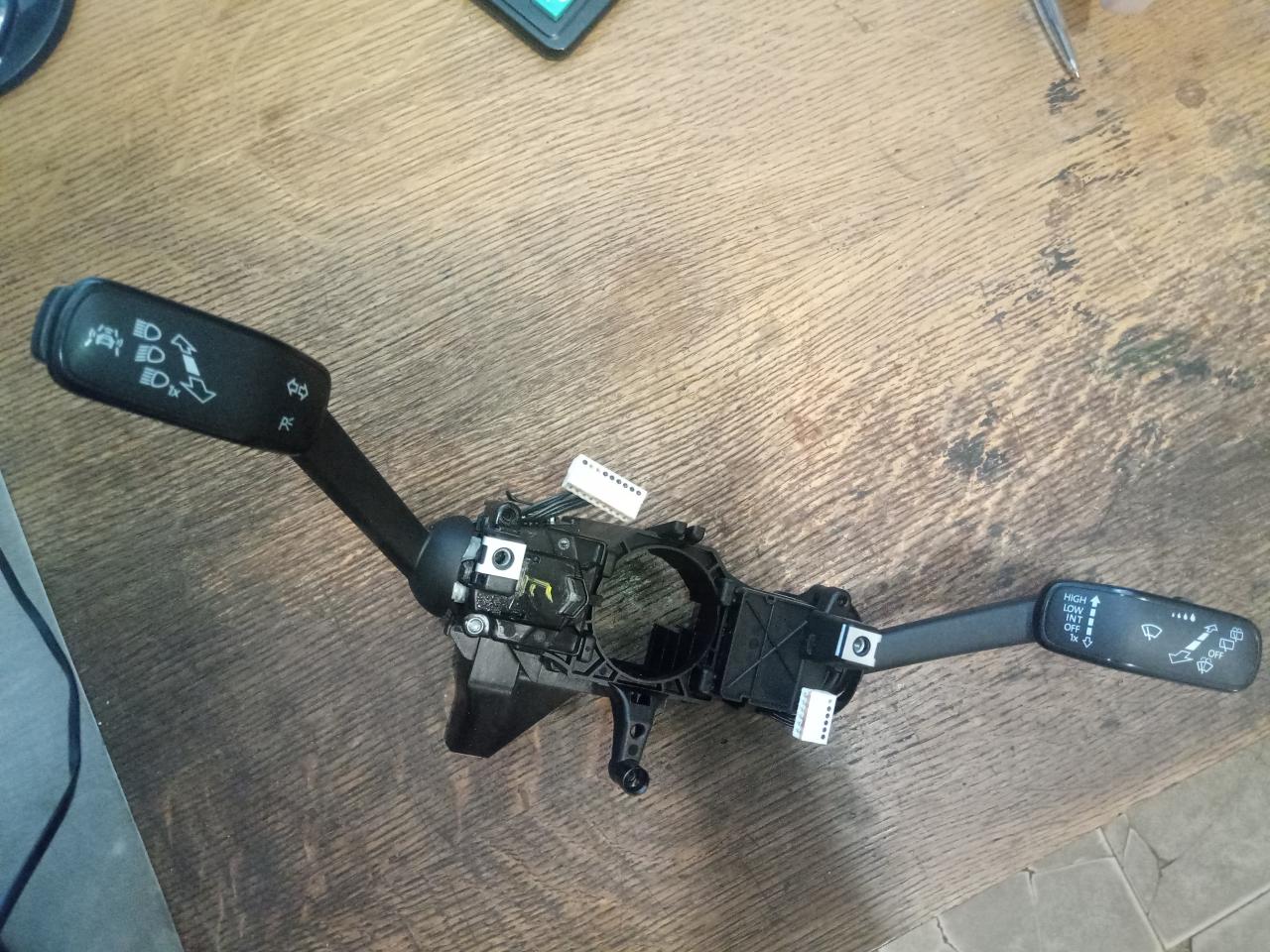 переключатель подрулевой (стрекоза) Volkswagen Passat B8 2018, 2.0 л., дизель, универсал, 3Q0953521R - фото №1