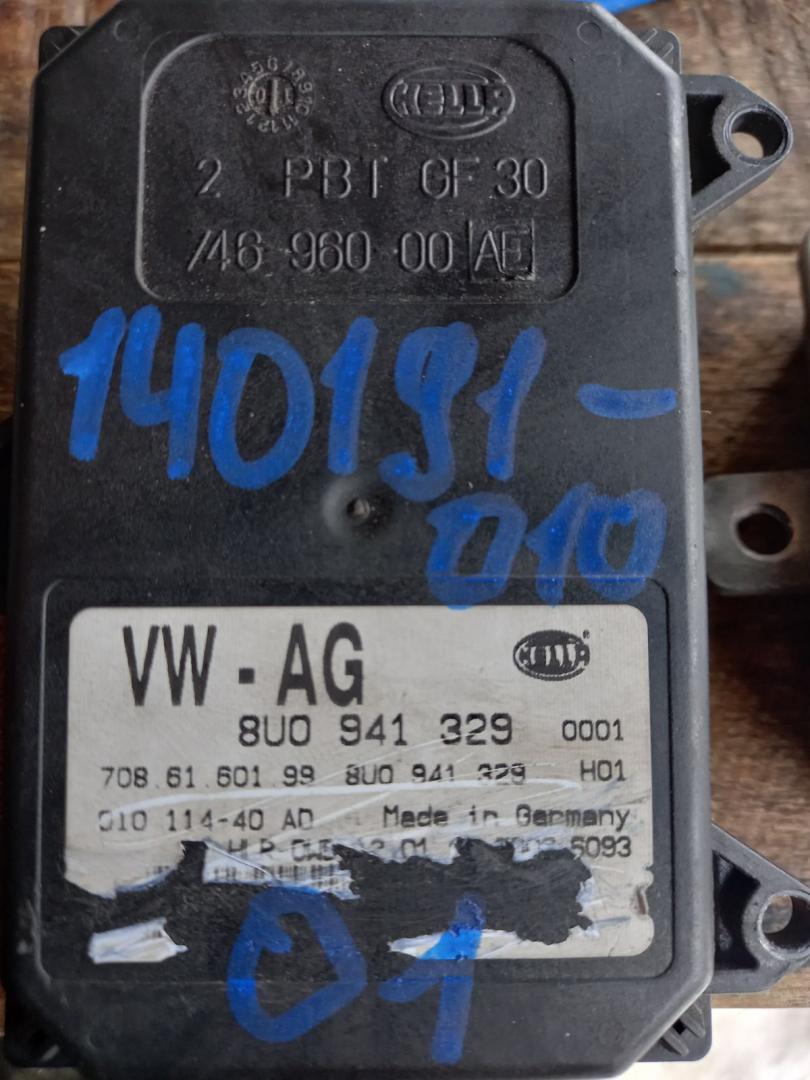 блок розжига ксенона Volkswagen Touareg 2 поколение 2012, 3.0 л., дизель, АКПП, внедорожник 5 дв., 8U0941329 - фото №1