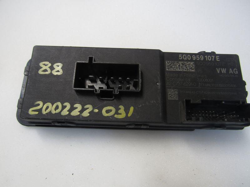 блок управления крышкой багажника Volkswagen Passat B8 2018, универсал, 5Q0955107E - фото №1