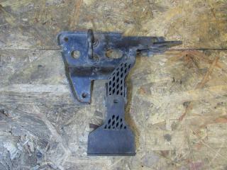 захватный крюк капота Audi A4 B7 2006, 8E0823480E