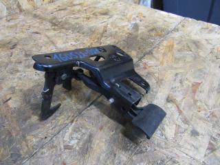 захватный крюк капота Audi A6 4F/C6 2006, 4F0823480B