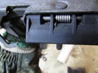 захватный крюк капота Volkswagen Golf 6 поколение 2012, 1Q0823480