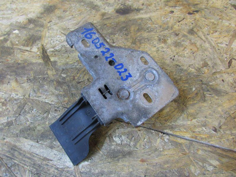 захватный крюк капота Volkswagen Multivan T5 2005, 7H0823480E - фото №1