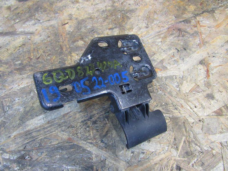 захватный крюк капота Volkswagen Touareg 1 поколение 2006, 6Q0823480A - фото №1