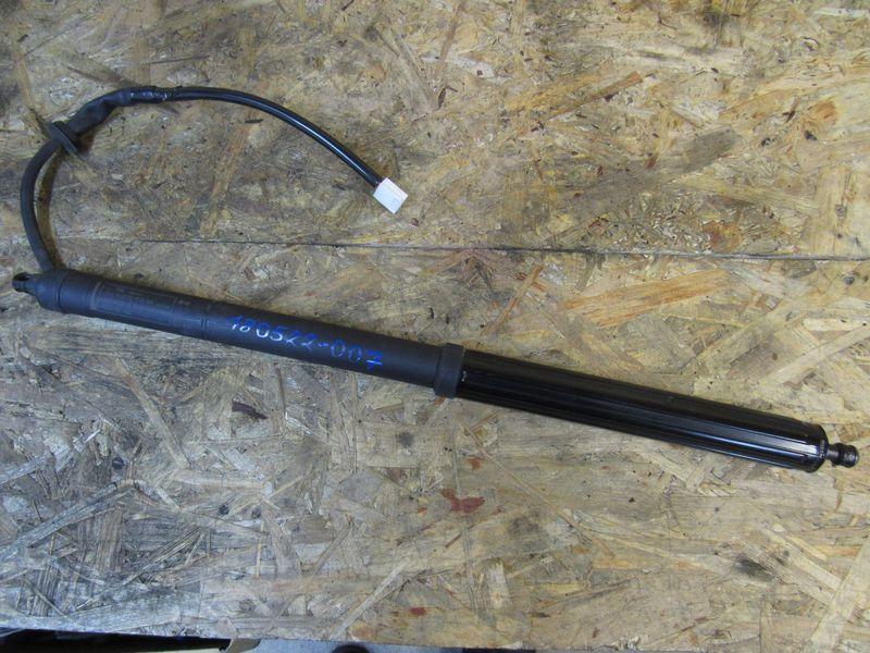 амортизатор крышки багажника (3-5 двери) Toyota RAV4 5 поколение (XA50) 2020, 68920-42020 - фото №1