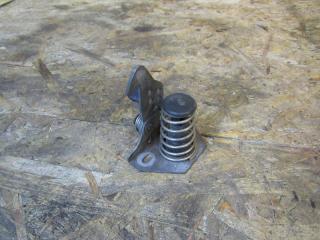 захватный крюк капота BMW 5 серия E60/E61 2006, 512303456