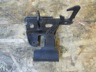 захватный крюк капота Audi A6 4F/C6 2006, 4F0823480A