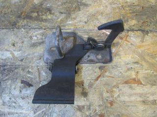 захватный крюк капота Volkswagen Transporter T5 2005, 4H0823480