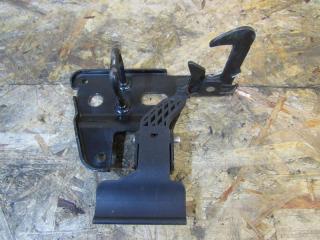 захватный крюк капота Audi A6 4F/C6 [рестайлинг] 2009, 4F0823480B