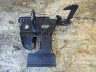 захватный крюк капота Audi A6 4F/C6 2006, 4F0823480B