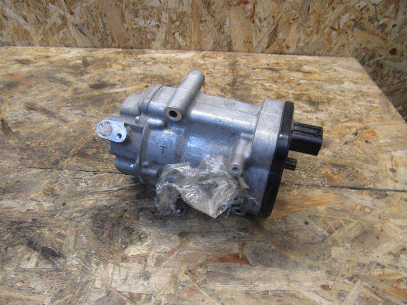 компрессор кондиционера Toyota RAV4 5 поколение (XA50) 2020, 2.5 л., бензин, электро, 042400-0171 - фото №1