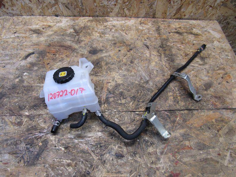 бачок тормозной жидкости Toyota RAV4 5 поколение (XA50) 2020, 2.5 л., бензин, электро - фото №1