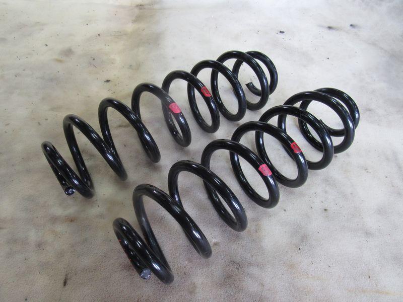 пружина задняя Toyota RAV4 5 поколение (XA50) 2019, 2.5 л., бензин, электро - фото №1