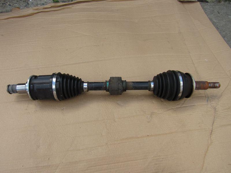 полуось передняя левая (приводной вал, ШРУС) Toyota RAV4 5 поколение (XA50) 2019, 2.5 л., гибрид - фото №1